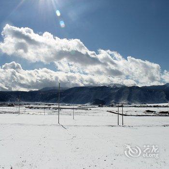 香格里拉东山顶上牧场客栈酒店提供图片