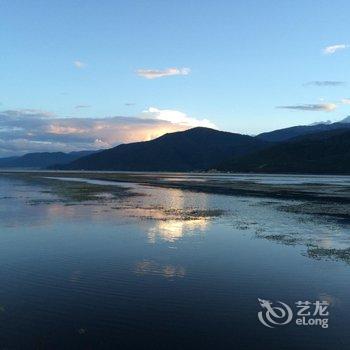 香格里拉东山顶上牧场客栈酒店提供图片