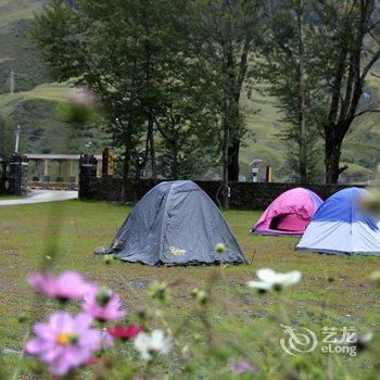 新都桥等枫来客栈酒店提供图片