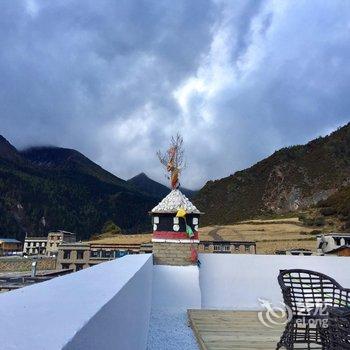 稻城知白雪山艺术酒店酒店提供图片