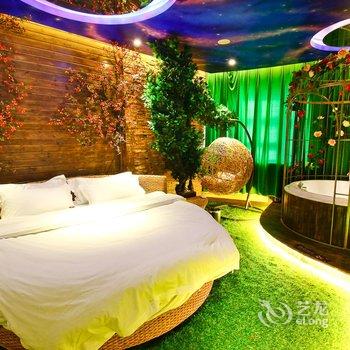 天鹅恋情侣主题酒店(西安小寨店)酒店提供图片