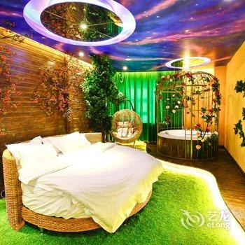 天鹅恋情侣主题酒店(西安小寨店)酒店提供图片