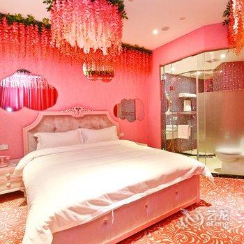 天鹅恋情侣主题酒店(西安小寨店)酒店提供图片