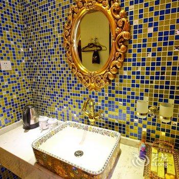 天鹅恋情侣主题酒店(西安小寨店)酒店提供图片