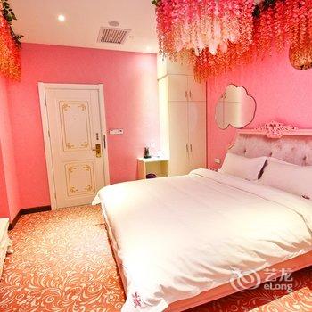 天鹅恋情侣主题酒店(西安小寨店)酒店提供图片