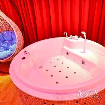 天鹅恋情侣主题酒店(西安小寨店)酒店提供图片