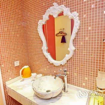 天鹅恋情侣主题酒店(西安小寨店)酒店提供图片