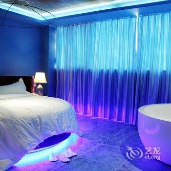 青岛爱悦水晶主题酒店酒店提供图片