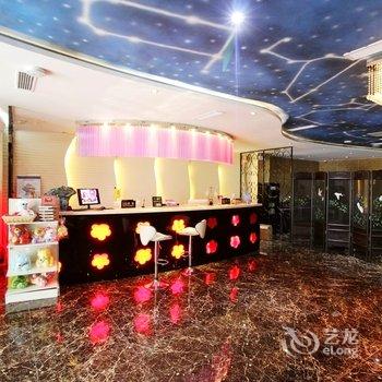 青岛爱悦水晶主题酒店酒店提供图片