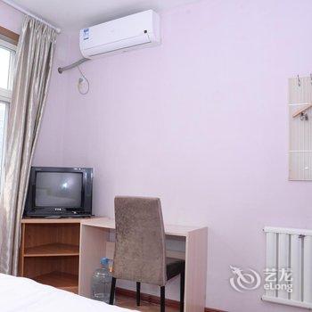 易捷假日连锁酒店平度胶平路店酒店提供图片