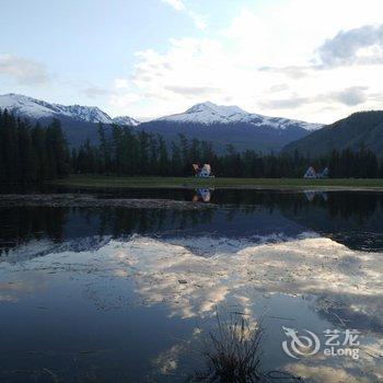 喀纳斯乌云其其格山庄酒店提供图片