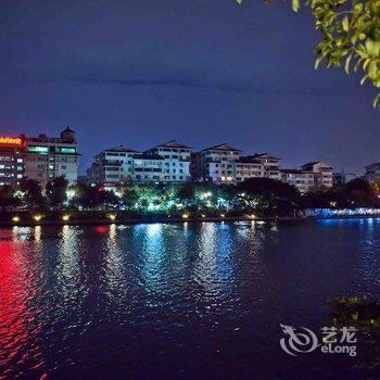 桂林嬉戏湖畔观景客栈两江四湖市中心江景店酒店提供图片