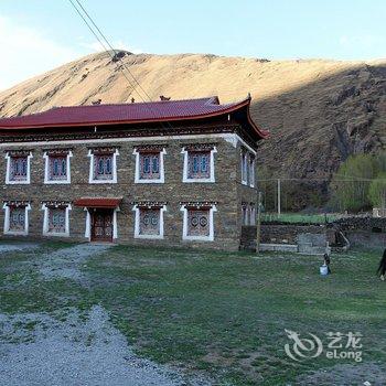 甘孜三人行客栈酒店提供图片