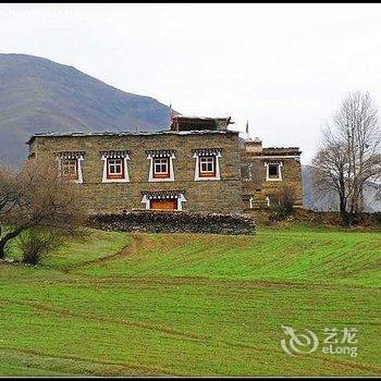 甘孜三人行客栈酒店提供图片