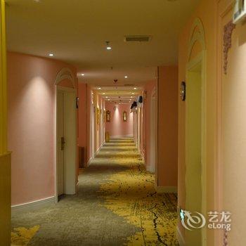 十堰小王国主题酒店酒店提供图片