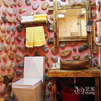 齐齐哈尔室外桃园主题宾馆酒店提供图片