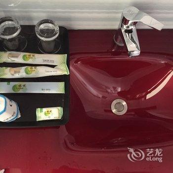 香格里拉青瓦房商务酒店酒店提供图片