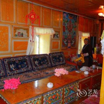 稻城隆吉藏家庄酒店提供图片