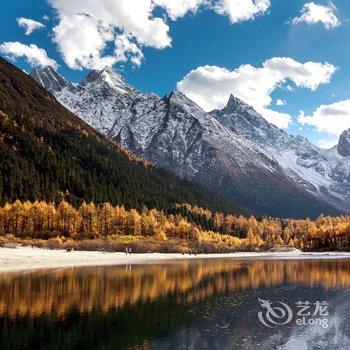 理县明月休闲山庄酒店提供图片