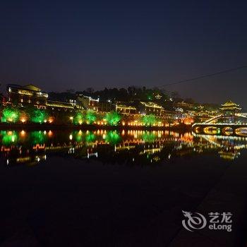 凤凰旅途驿栈酒店提供图片