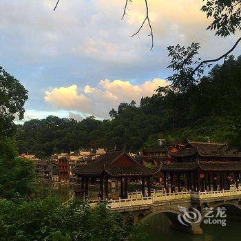 凤凰幸福花园景区连锁客栈(凤凰店)酒店提供图片