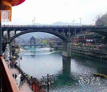 凤凰玉景阁酒店提供图片