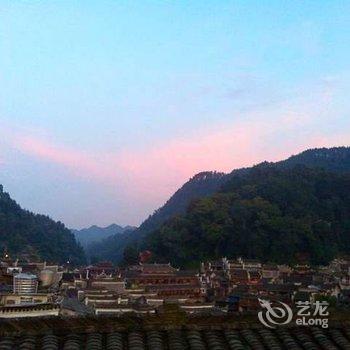 凤凰幸福花园景区连锁客栈(凤凰店)酒店提供图片