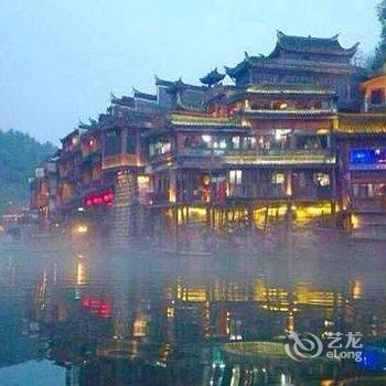 凤凰幸福花园景区连锁客栈(凤凰店)酒店提供图片