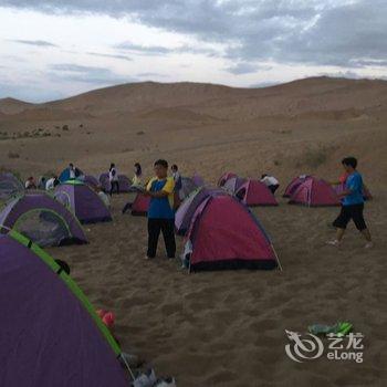 敦煌大漠骆驼户外露营基地住宿酒店提供图片