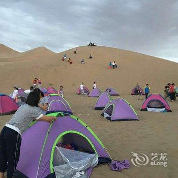 敦煌大漠骆驼户外露营基地住宿酒店提供图片