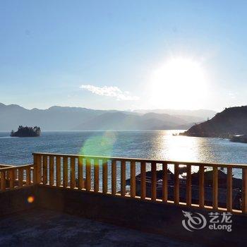 泸沽湖听花堂海景花园客栈(原大嘴窝窝客栈)酒店提供图片