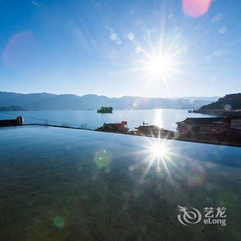 泸沽湖听花堂海景花园客栈(原大嘴窝窝客栈)酒店提供图片