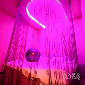 自贡荣县浪漫情侣主题酒店酒店提供图片