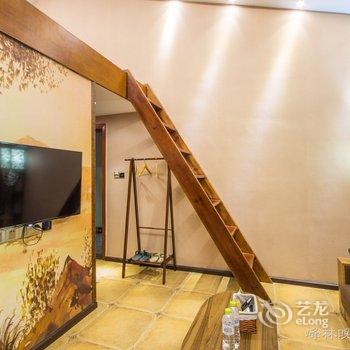 兴义峰林晚精品客栈酒店提供图片