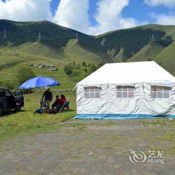 新都桥行者驿栈酒店提供图片