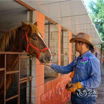 丽江骏逸骑士会度假山庄酒店提供图片