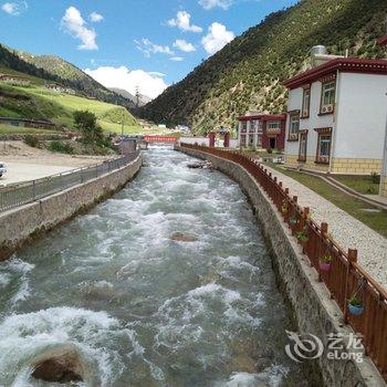 芒康东达山旅游服务中心酒店提供图片