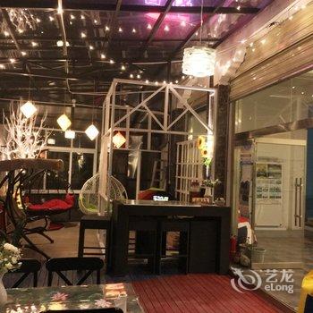 波密三原色艺术主题酒店酒店提供图片