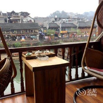 凤凰快乐时光客栈酒店提供图片