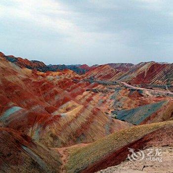 临泽七彩丹霞宇峰山庄酒店提供图片