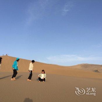 敦煌鸣沙山户外露营基地酒店提供图片