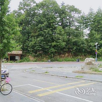 神农架高原红山庄酒店提供图片