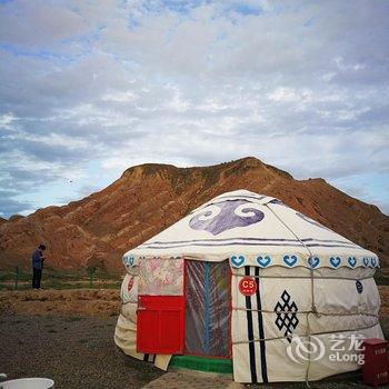 临泽靠山大营丹霞自驾游休闲山庄用户上传图片