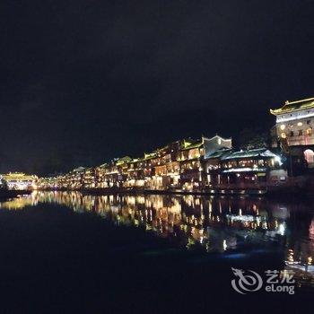 凤凰正中客栈酒店提供图片