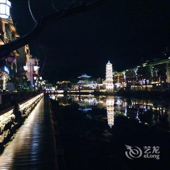 凤凰正中客栈酒店提供图片