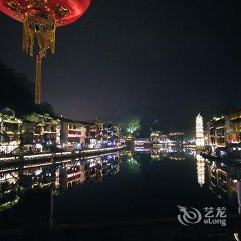 凤凰正中客栈酒店提供图片