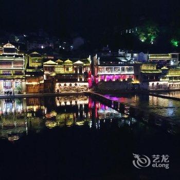 凤凰正中客栈酒店提供图片