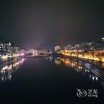 凤凰正中客栈酒店提供图片