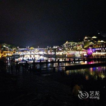 凤凰正中客栈酒店提供图片