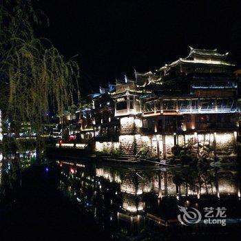 凤凰正中客栈酒店提供图片